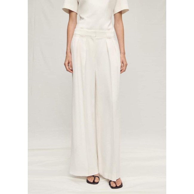 Pantalon costume lyocell à pinces blanc cassé <span itemprop=
