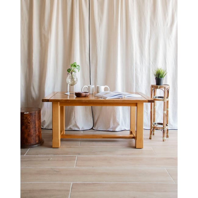 Table basse robuste en chêne Léonie N°993 - Bon état Couleur bois clair <span itemprop=