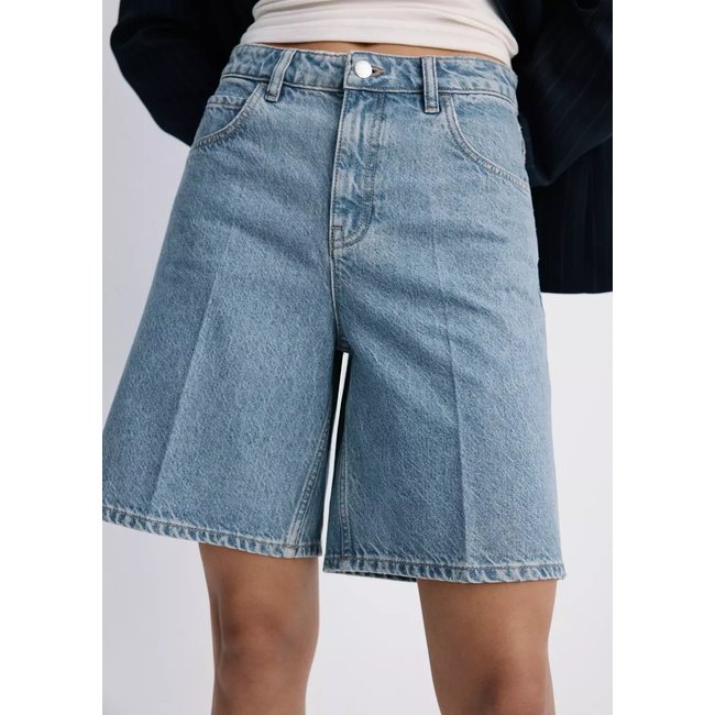 Bermuda en jean droit taille haute bleu moyen <span itemprop=