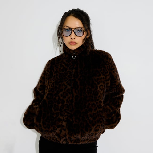 Manteau court léopard marron <span itemprop=