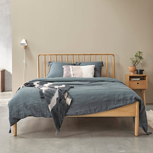 Lit en bois mindi massif 160 cm avec sommier  ESMEE Couleur naturel <span itemprop=