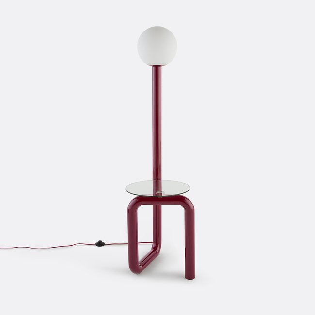 Lampadaire avec tablette, en métal fer, opaline et verre, hauteur 149 cm, TEDY Couleur bordeaux <span itemprop=