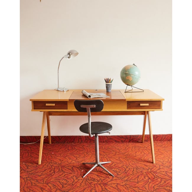 Bureau en bois Yvan N°535 - Bon état Couleur bois clair <span itemprop=