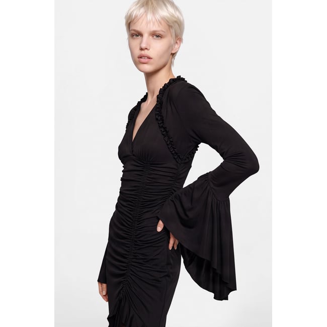 robe asymétrique à manches évasées noir <span itemprop=