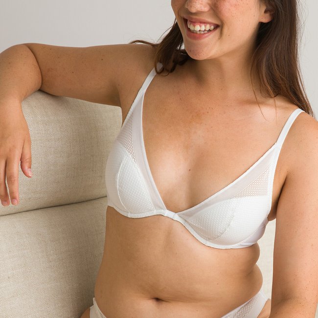 Soutien decotado, em renda branco <span itemprop=