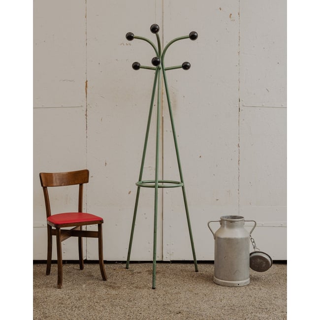Porte-manteau en métal noir et vert Max N°350 - Bon état Couleur vert <span itemprop=