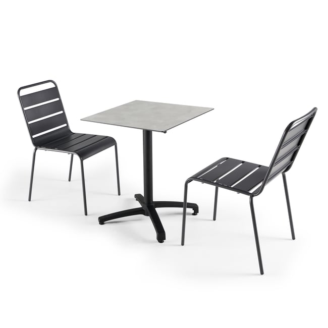 Table inclinable en HPL et 2 chaises en métal gris <span itemprop=