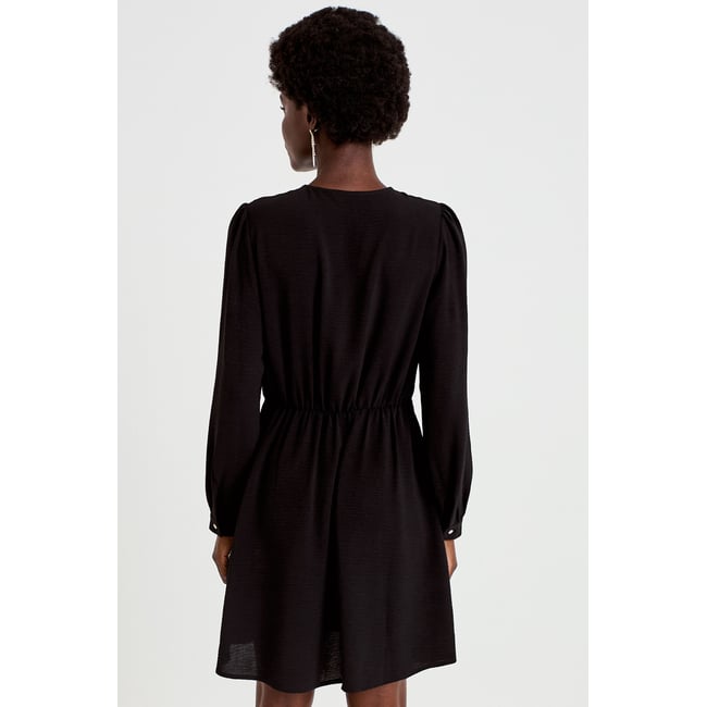 Robe courte évasée col v manches longues noir <span itemprop=
