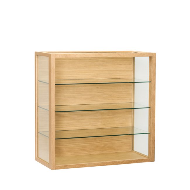 Armoire murale en verre, placage de chêne et bois de chêne POETIC. - HUBSCH