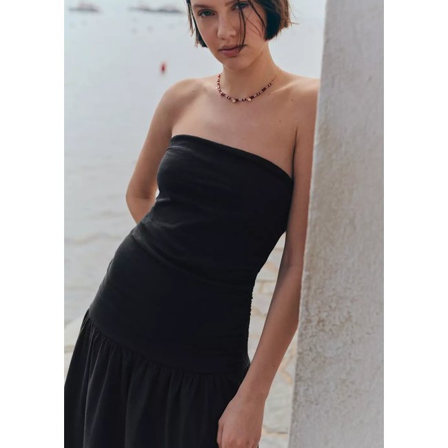 Robe bustier froncée blanc cassé <span itemprop=