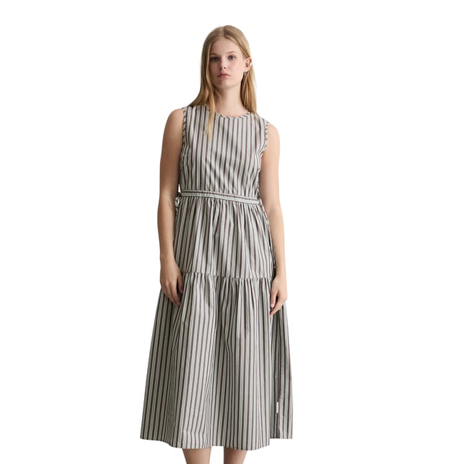 Robe à étages regular en popeline papertouch rayée marron foncé <span itemprop=
