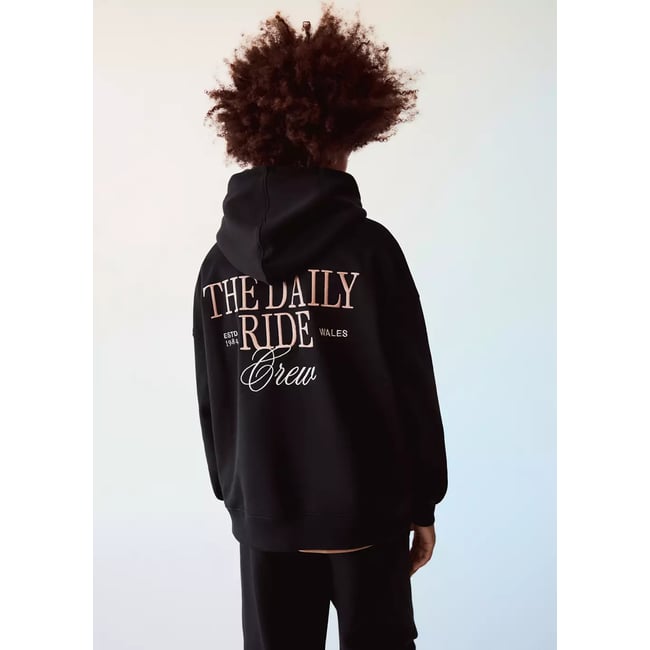 Sweat capuche inscription brodée noir <span itemprop=
