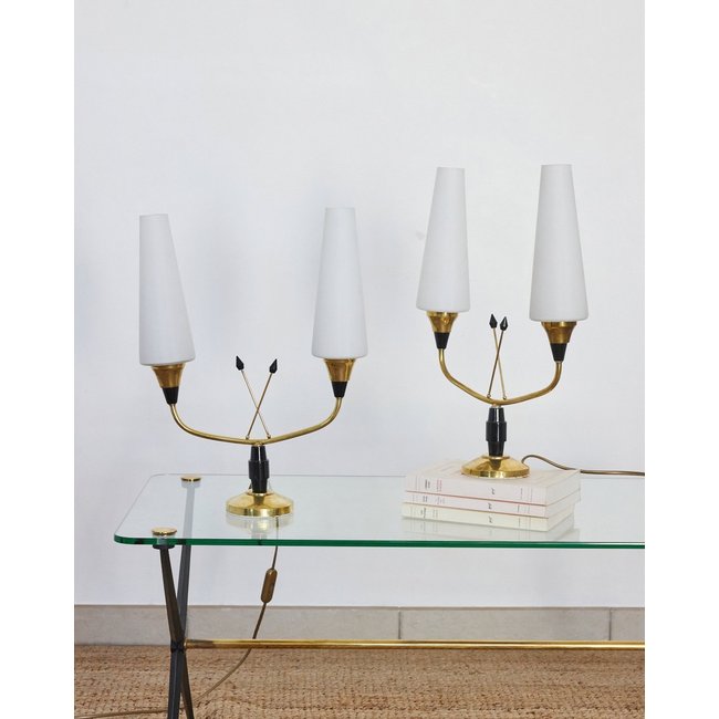 Paire de lampe à poser en laiton Suzanne N°569 - Bon état Couleur blanc <span itemprop=