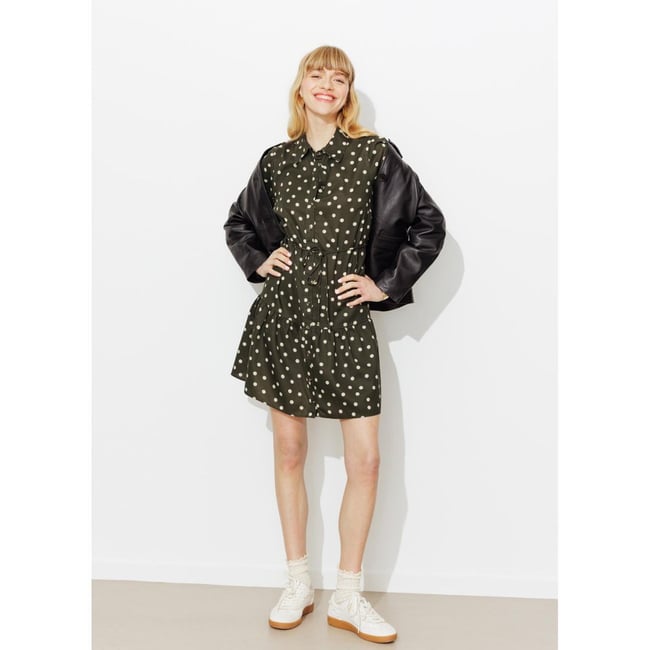 Robe-chemise à pois imprimé kaki <span itemprop=
