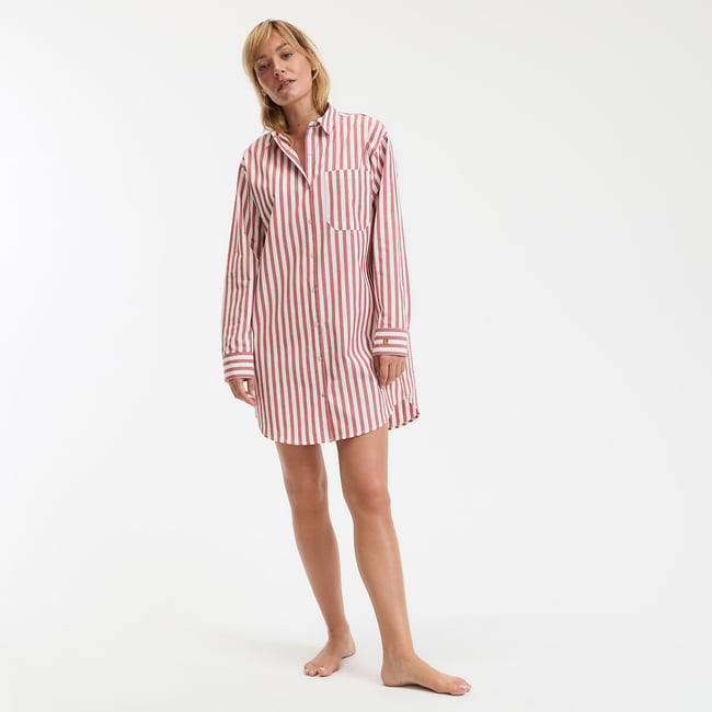 Camisa de dormir de popelina às riscas, assinatura CARLITA riscas terra escuro <span itemprop=