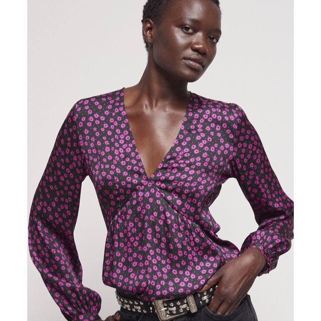 Langärmelige Bluse mit V-Ausschnitt, grafisches Muster fuchsiarosa bedruckt <span itemprop=