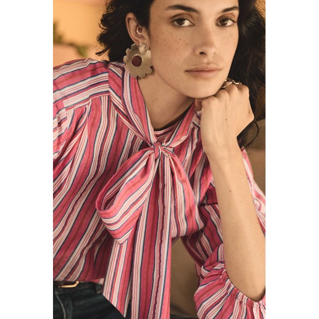 Blouse rayée à col lavallière en coton DOMITILLE rose <span itemprop=