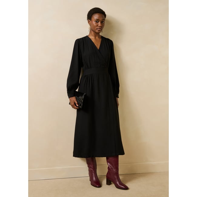 Robe longue cintrée cache-cœur noir <span itemprop=