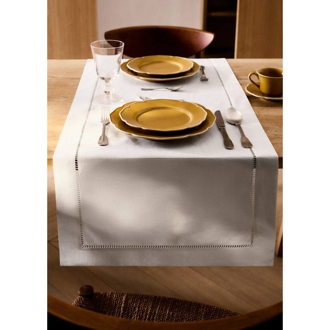 Chemin de table en lin broderie ajourée blanc <span itemprop=
