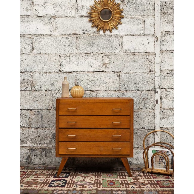 Commode chêne aux pieds compas Olga N°689 - Bon état Couleur bois clair <span itemprop=