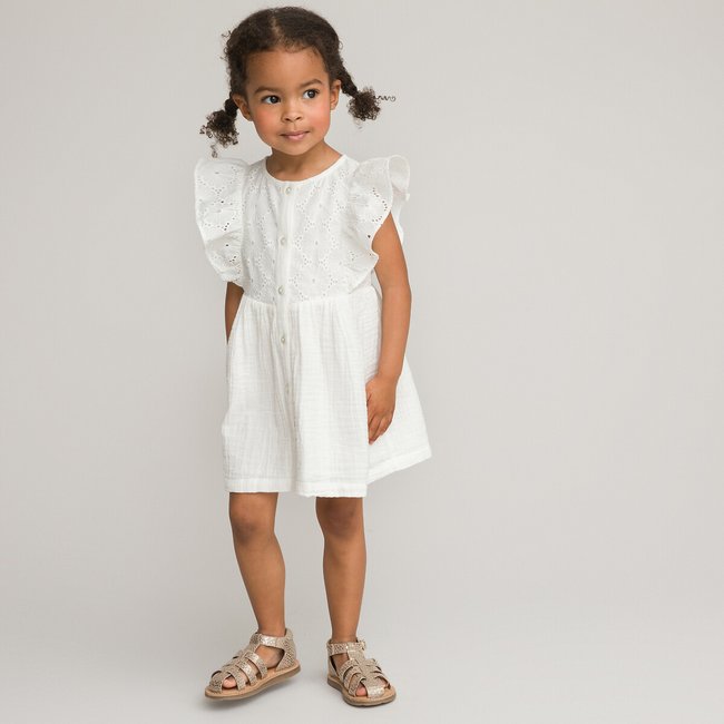 Vestido de ceremonia con volantes y bordado inglés crudo <span itemprop=