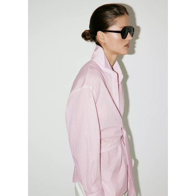Chemise à rayures détail nœud rose <span itemprop=
