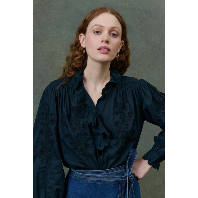 Blouse col montant à broderies, CORA noir <span itemprop=
