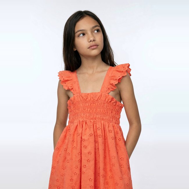 Robe à bretelles brodée en coton corail <span itemprop=