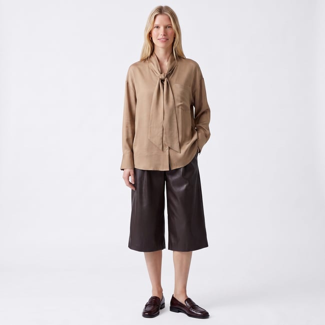 Chemise col lavallière à nouer, manches longues et coupe fluide VALONA beige <span itemprop=