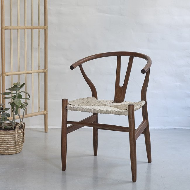 Chaise en mindi massif finition noyer et assise tissée  CAMILLE Couleur marron <span itemprop=
