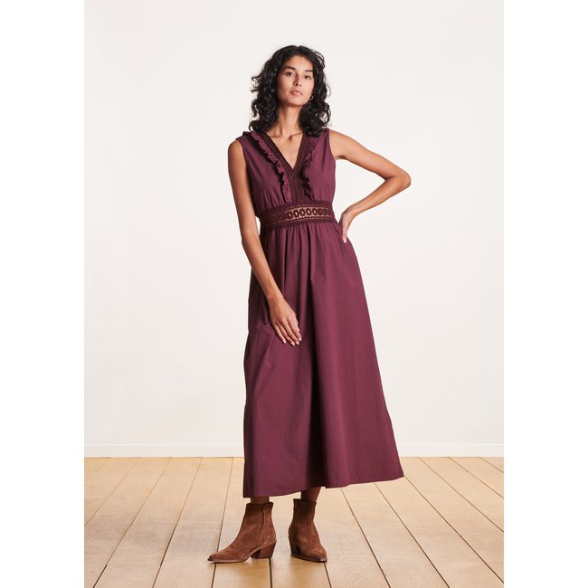 Robe longue sans manches en coton avec dentelle aubergine <span itemprop=