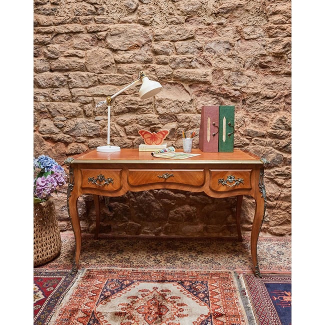 Grand bureau style Louis XV en bois Edouard N°1009 - Bon état Couleur bois clair <span itemprop=