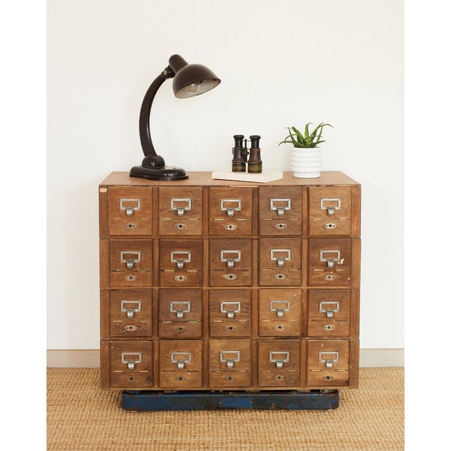 Meuble de classement en bois Fernand N°487 - Bon état Couleur bois foncé <span itemprop=