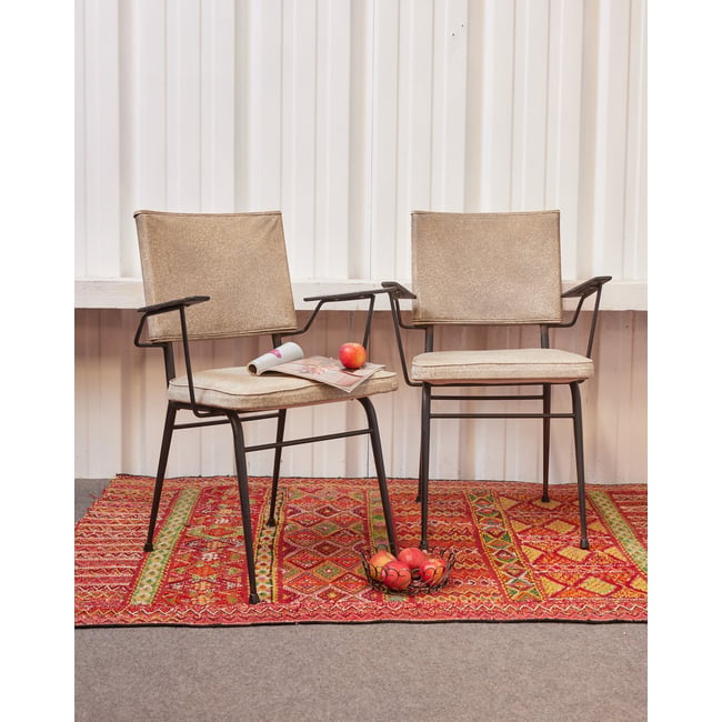 Paire de fauteuils en skaï Jakob N°1303 - Bon état Couleur gris <span itemprop=