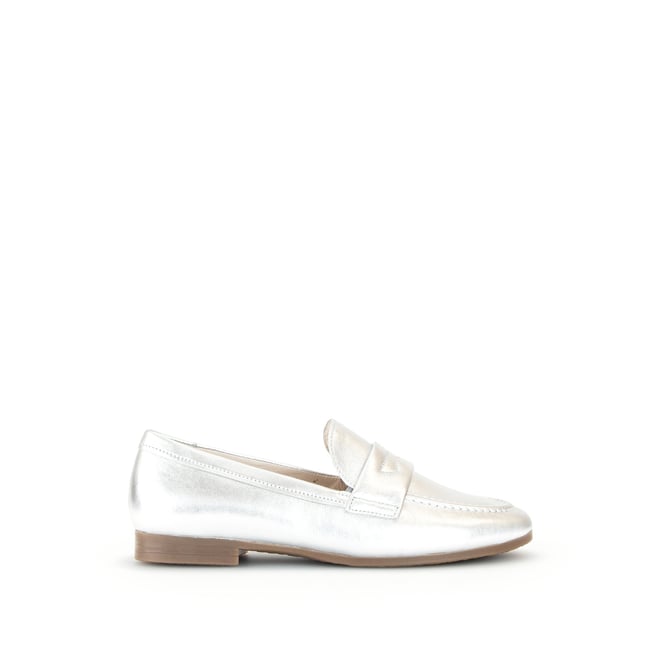 Mocassins en cuir à talon décroché argenté <span itemprop=