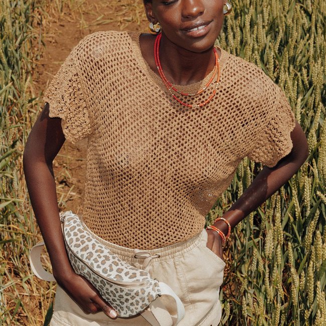 Pull manches courtes ajouré ocre <span itemprop=