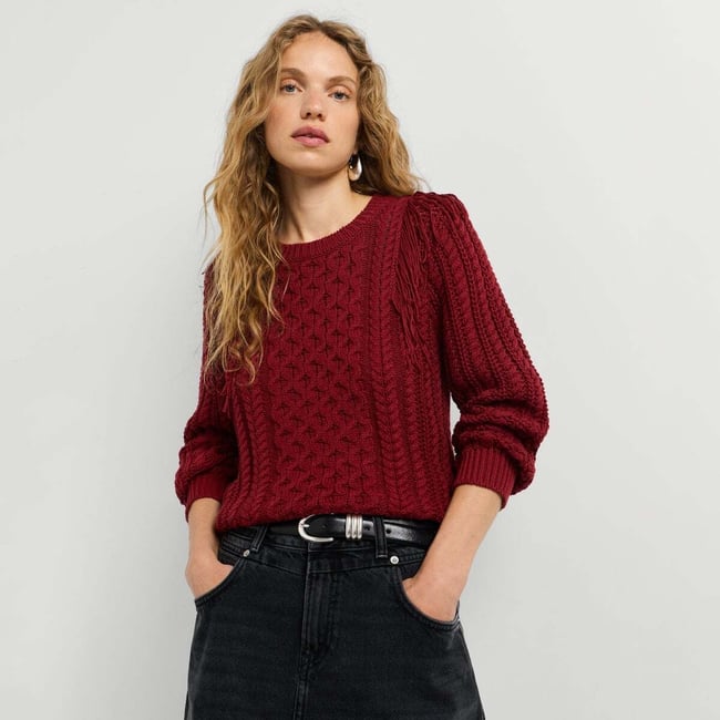 Pull Torsadé À Col Rond rouge baie <span itemprop=