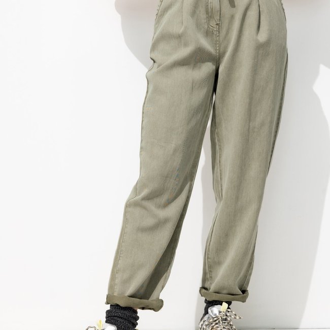 Pantalon chino en lyocell vert <span itemprop=