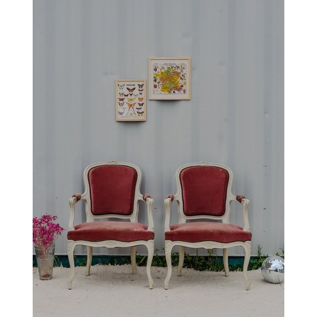 Paire de fauteuils en bois et velours rose Ernest N°987 - Bon état Couleur ecru <span itemprop=