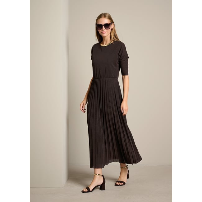 Robe maxi à jupe plissée brun fonce chocolate <span itemprop=