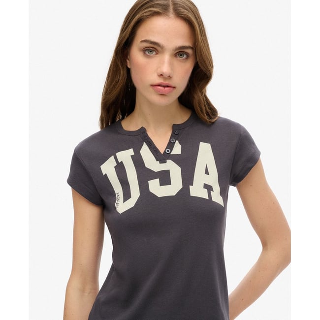 T-shirt à motif et encolure crantée Athletic Essentials anthracite <span itemprop=