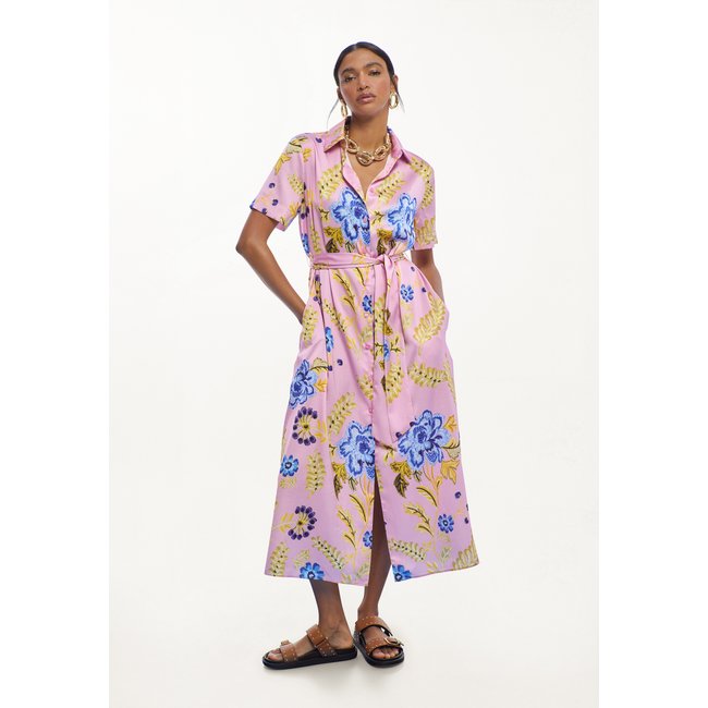 Robe chemise en satin à imprimé floral et ceinture rose clair <span itemprop=