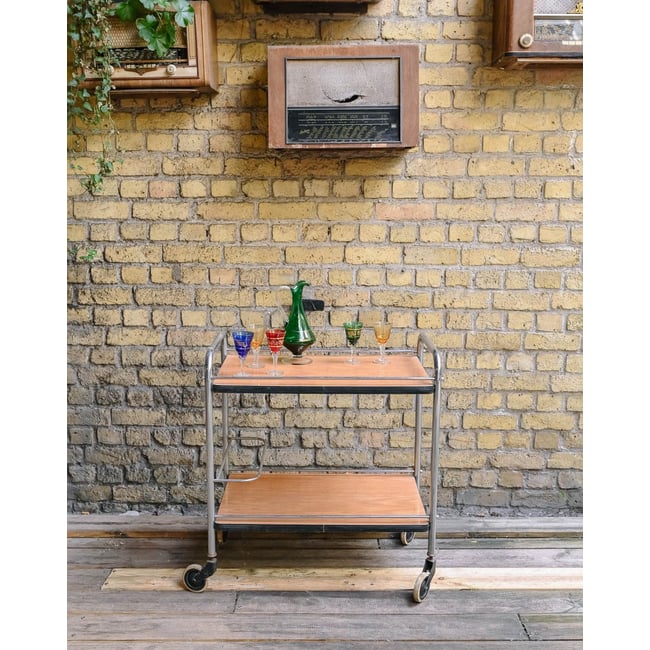 Desserte chromée à roulettes Anouk N°385 - Bon état Couleur bois clair <span itemprop=
