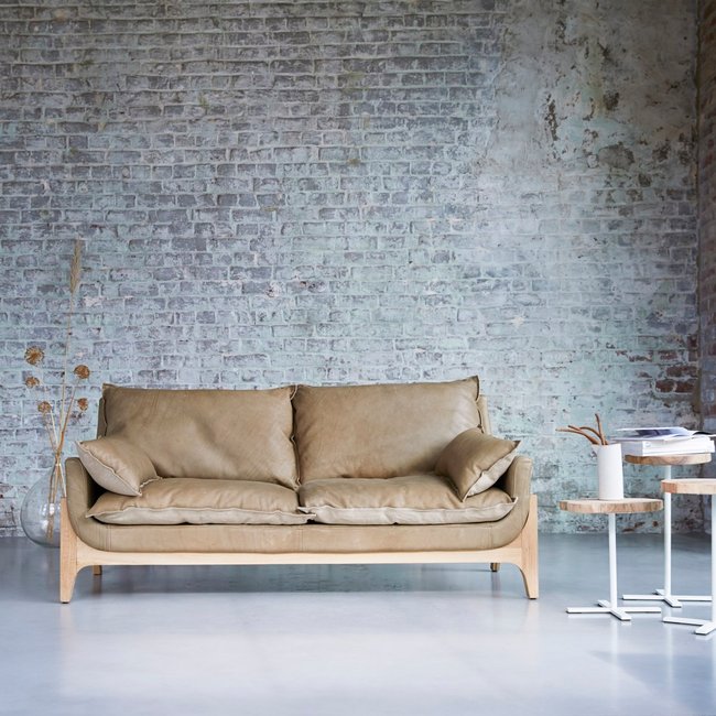 Canapé en chêne massif et cuir Cheyenne, 2 places WOODNEST Couleur marron <span itemprop=