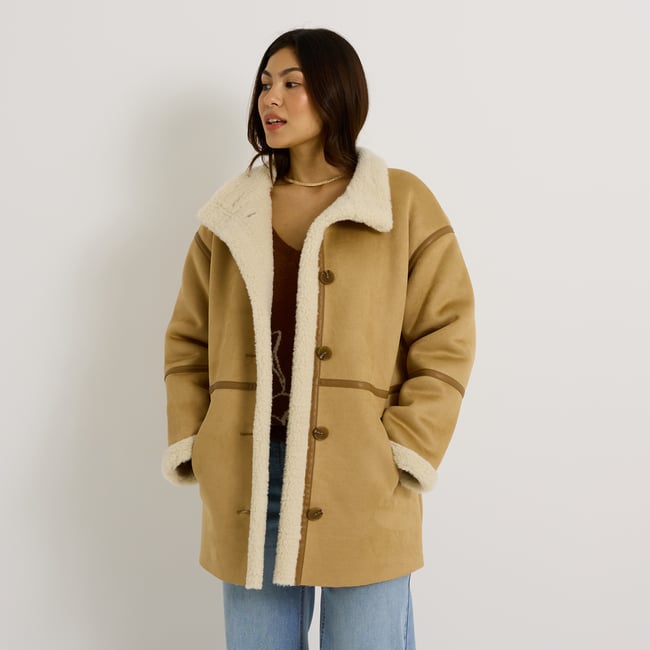 Manteau effet peau lainée beige <span itemprop=