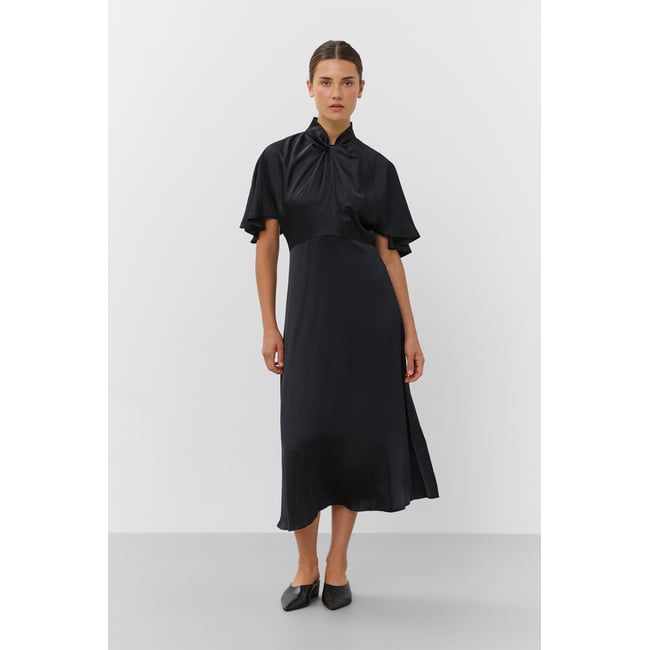 Robe noir <span itemprop=