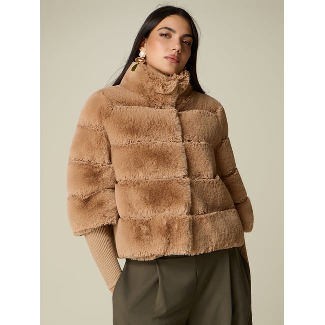 Veste courte effet peluche beige <span itemprop=