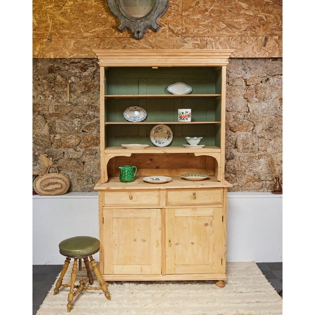 Grand vaisselier en pin massif Maximilien N°389 - Bon état Couleur bois clair <span itemprop=