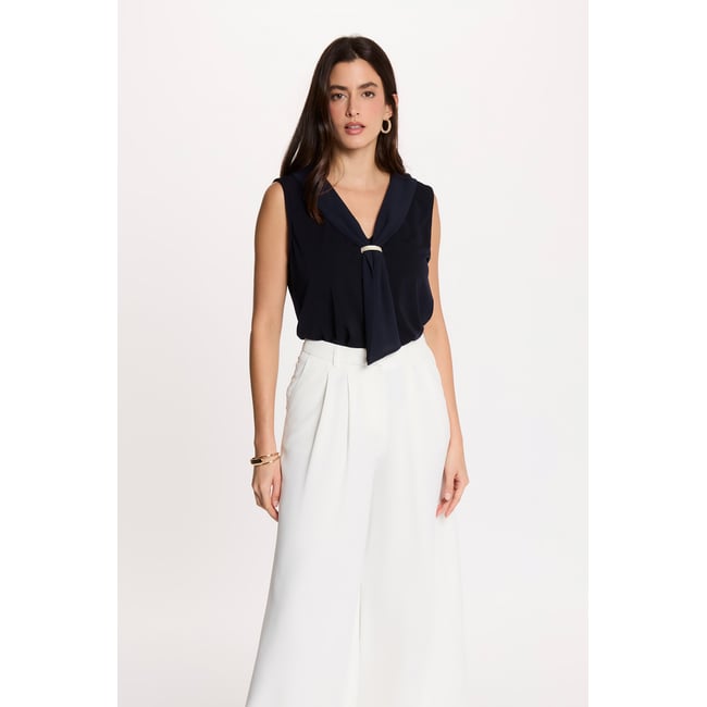 T-shirt col lavallière bleu marine <span itemprop=