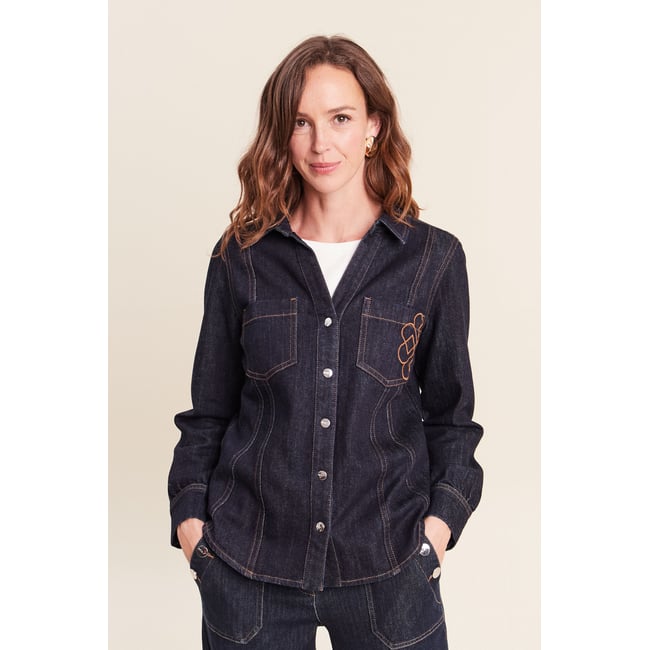 Chemise cintrée en jean manches longues denim brut <span itemprop=
